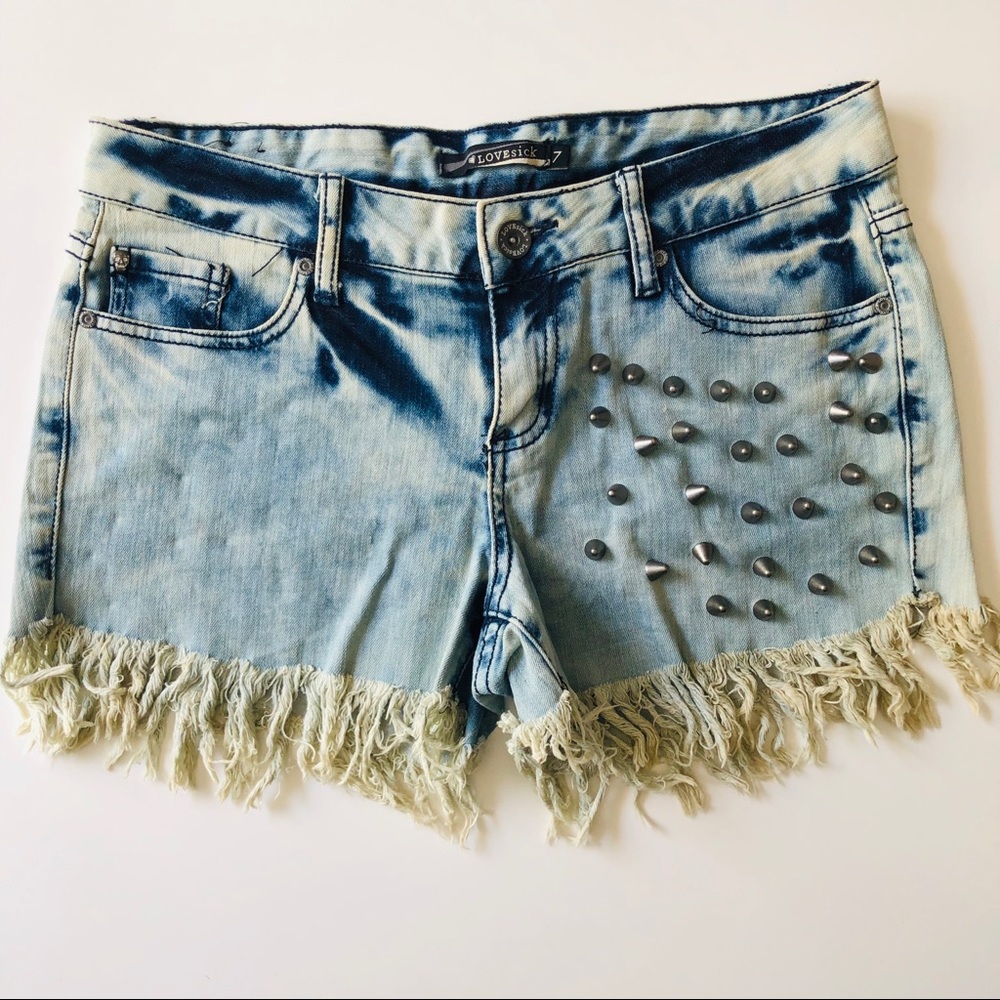 Lovesick sz 7 90’s inspired distressed jeans short